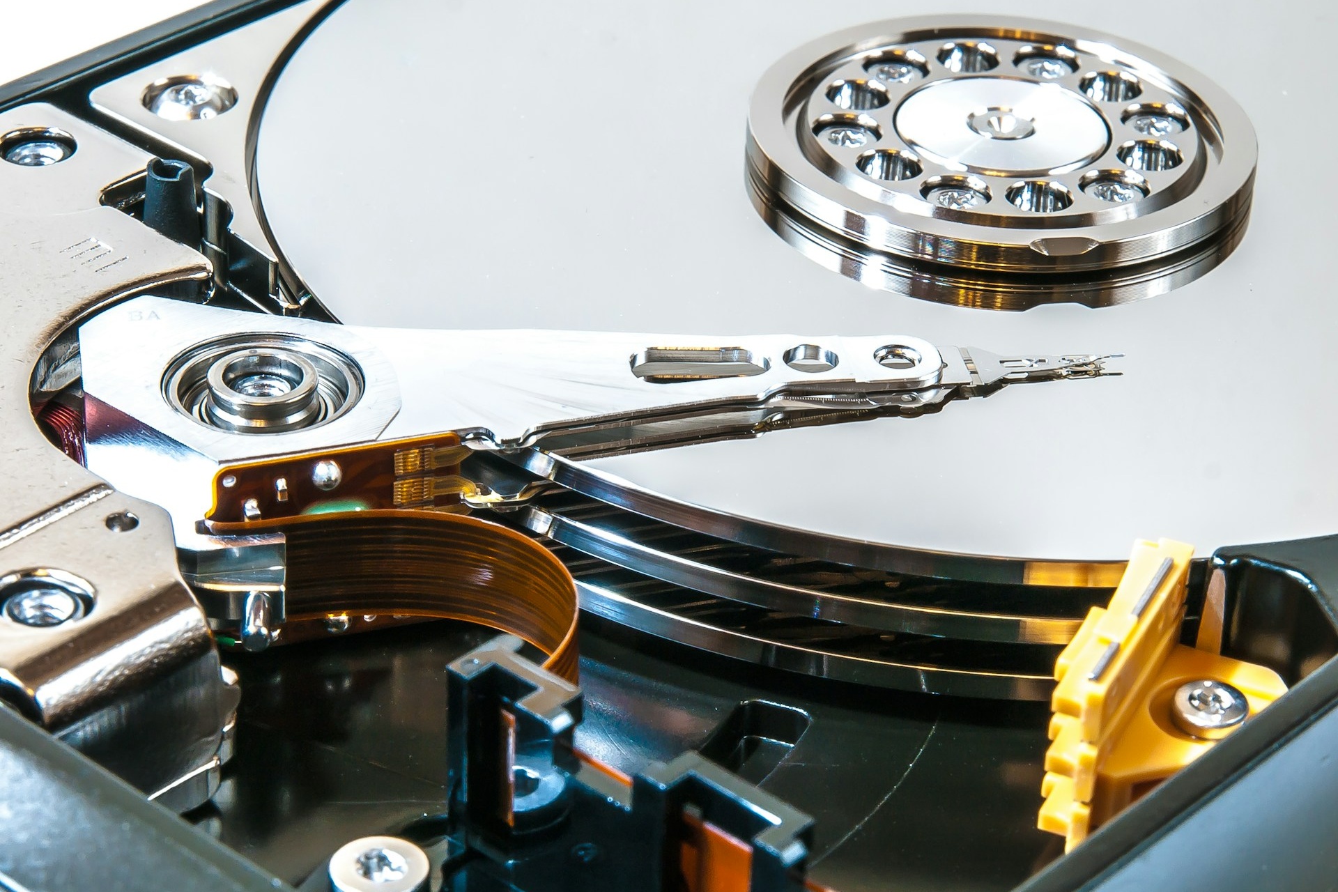 Hard disk drive